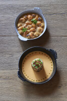 GRATINSCHUESSEL RUNDE MIT GRIFFEN in gusseisener Optik 45 cl