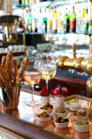 MINIATUR TEEGEBAECKFORM Weiss