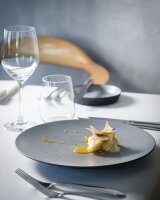 EQUINOXE FLACHER TELLER 26 cm Pfeffer