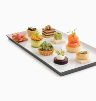 EQUINOXE RECHTECKIGE SERVIERPLATTE 55,5 cm Kumuluswolke weiss